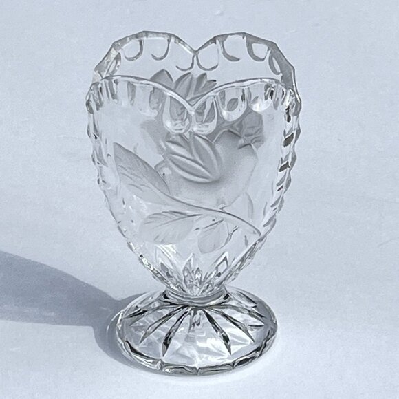 Anna Hutte Bleikristall Frosted Heart Shaped Footed Crystal Rose Vase 5" Tall - Picture 1 of 4